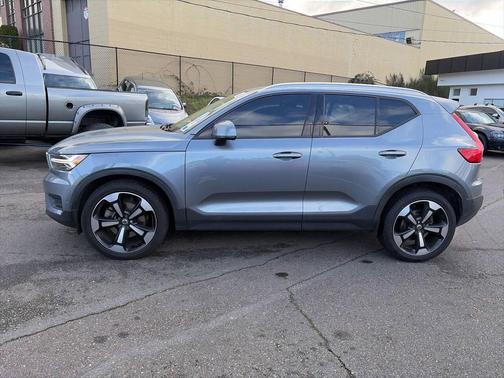 2019 Volvo XC40 T5 Momentum