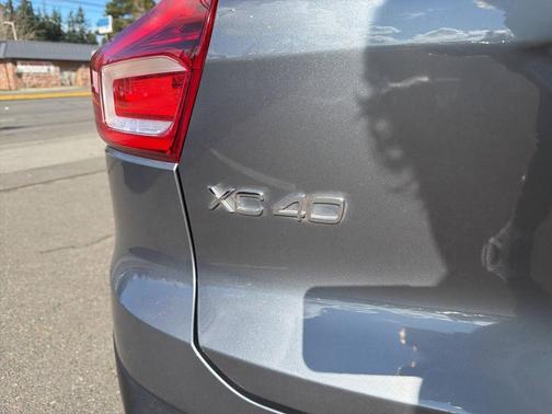2019 Volvo XC40 T5 Momentum