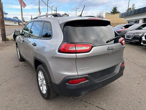 2016 Jeep Cherokee Sport
