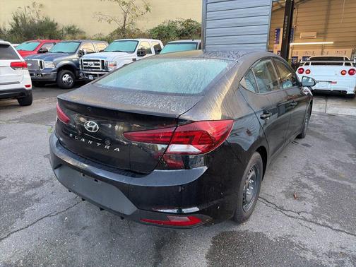 2019 Hyundai ELANTRA SE