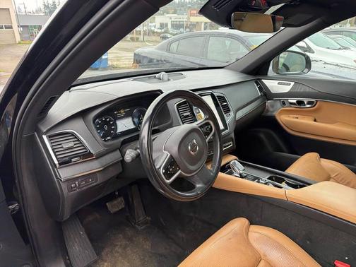 2022 Volvo XC90 Recharge Plug-In Hybrid T8 Inscription 7 Passenger