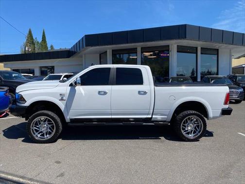 2017 RAM 2500 Laramie Crew Cab 4x4 6'4' Box