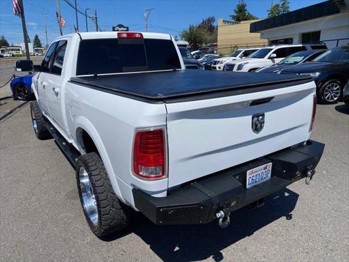 2017 RAM 2500 Laramie Crew Cab 4x4 6'4' Box