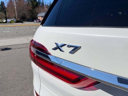 Mineral White Metallic 2021 BMW X7 xDrive40i