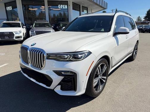 Mineral White Metallic 2021 BMW X7 xDrive40i