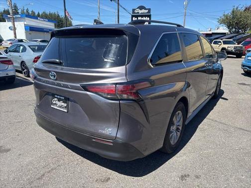 2022 Toyota Sienna LE