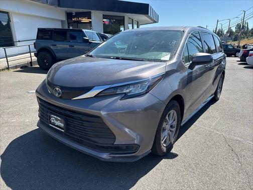 2022 Toyota Sienna LE