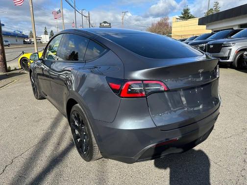 2021 Tesla Model Y Standard Range Rear-Wheel Drive