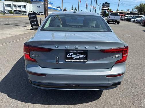 2024 Volvo S60 B5 Core Dark Theme