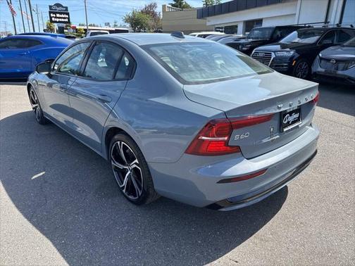 2024 Volvo S60 B5 Core Dark Theme