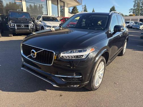 2016 Volvo XC90 T6 Momentum