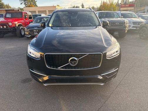 2016 Volvo XC90 T6 Momentum