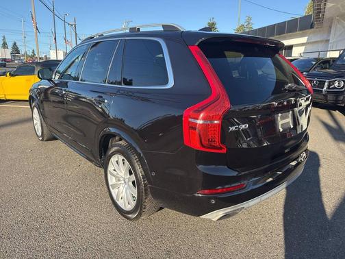 2016 Volvo XC90 T6 Momentum