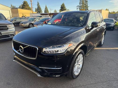 2016 Volvo XC90 T6 Momentum