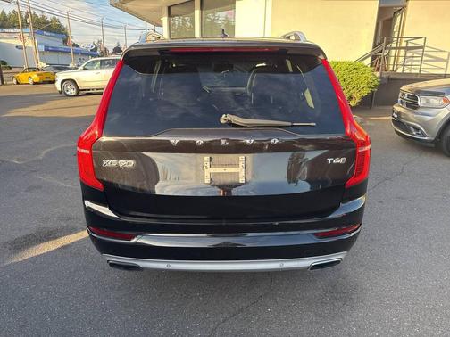 2016 Volvo XC90 T6 Momentum