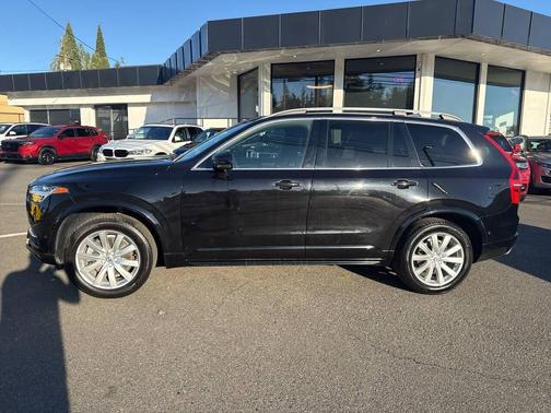 2016 Volvo XC90 T6 Momentum