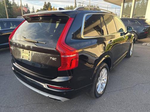 2016 Volvo XC90 T6 Momentum