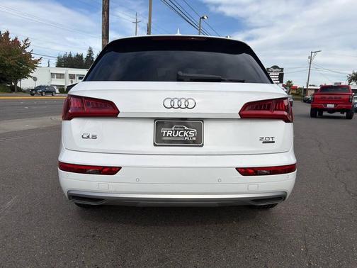 2018 Audi Q5 2.0T Premium Plus