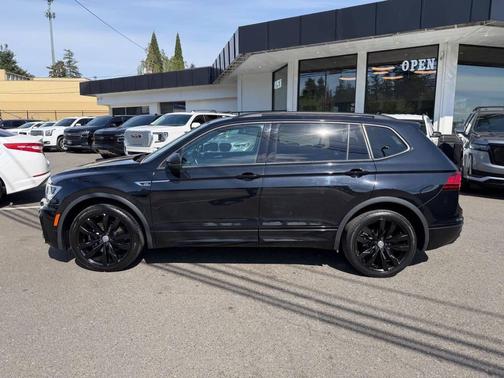 Deep Black Pearl 2021 Volkswagen Tiguan 2.0T SE R-Line Black