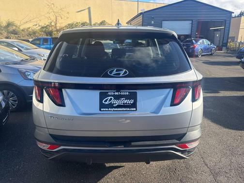 2022 Hyundai TUCSON SE
