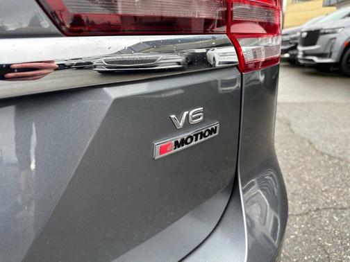 Reflex Silver Metallic 2018 Volkswagen Atlas 3.6L SE