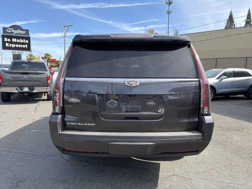 Radiant Silver Metallic 2017 Cadillac Escalade ESV Luxury