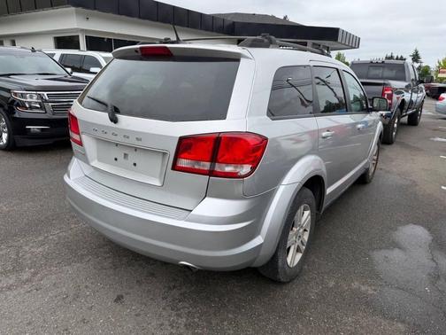 Bright Silver Metallic Clearcoat 2012 Dodge Journey SE