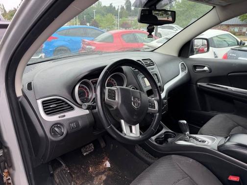 Bright Silver Metallic Clearcoat 2012 Dodge Journey SE