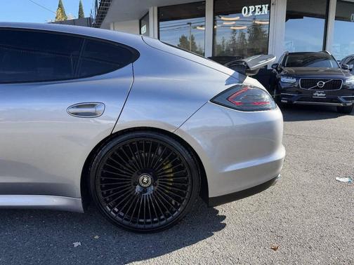 GT Silver Metallic 2012 Porsche Panamera 4S