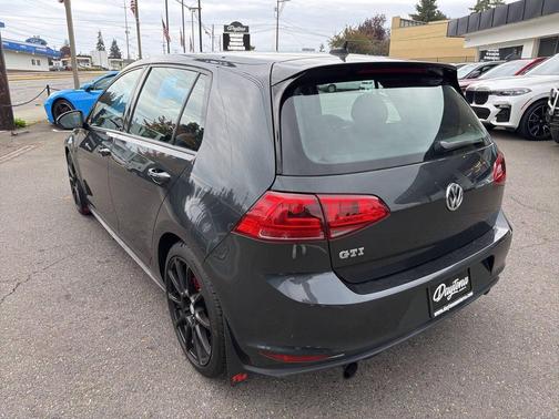 2016 Volkswagen Golf GTI 2.0T SE 4-Door