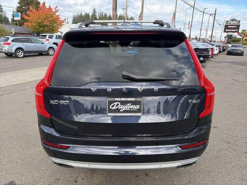 2017 Volvo XC90 T6 Momentum