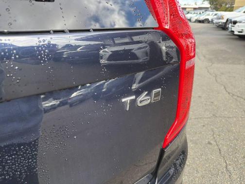 2017 Volvo XC90 T6 Momentum