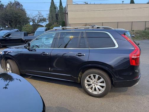 2017 Volvo XC90 T6 Momentum