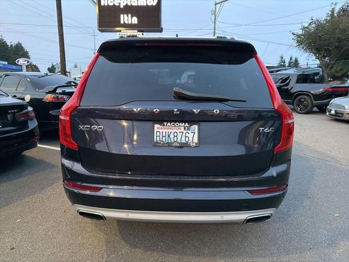 2017 Volvo XC90 T6 Momentum