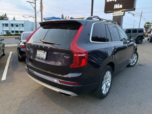 2017 Volvo XC90 T6 Momentum