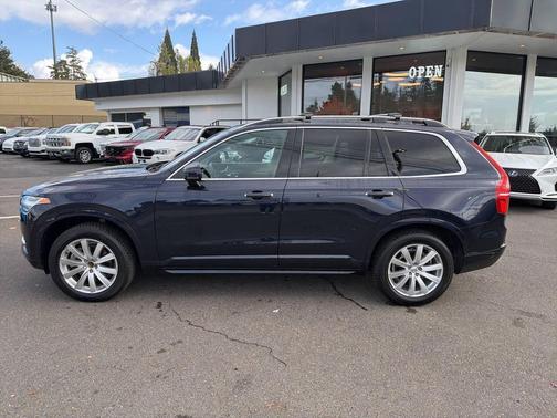 2017 Volvo XC90 T6 Momentum