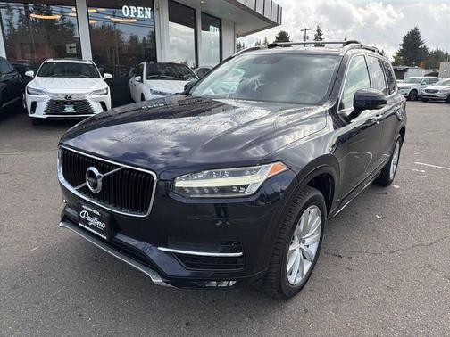 2017 Volvo XC90 T6 Momentum