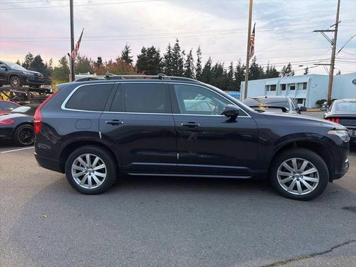 2017 Volvo XC90 T6 Momentum