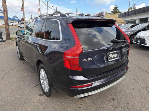2017 Volvo XC90 T6 Momentum