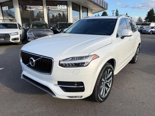 Ice White 2018 Volvo XC90 T6 Momentum