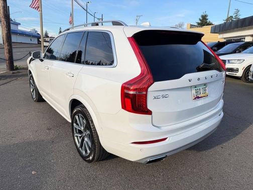 Ice White 2018 Volvo XC90 T6 Momentum