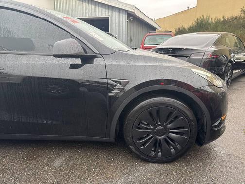 2023 Tesla Model Y Long Range AWD 4dr Crossover