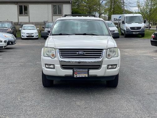 White 2008 Ford Explorer XLT