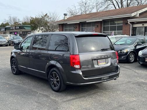 Gray 2018 Dodge Grand Caravan SE