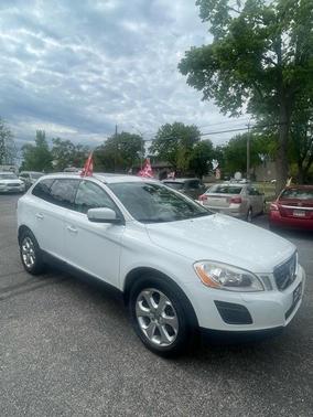 Ice White 2012 Volvo XC60 3.2