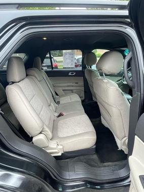 Black 2014 Ford Explorer Base