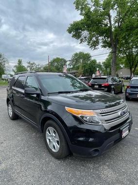 Black 2014 Ford Explorer Base