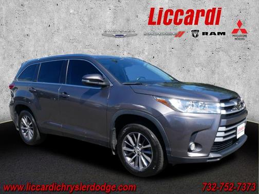Photo 1 of 30 of 2019 Toyota Highlander XLE