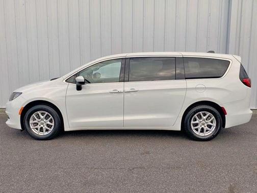 2021 Chrysler Voyager LX