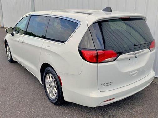 2021 Chrysler Voyager LX